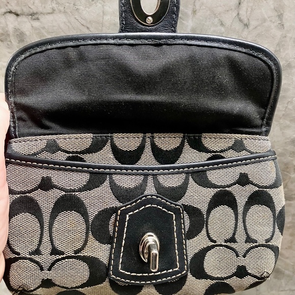 COACH Signature Bag - Picture 6 of 8